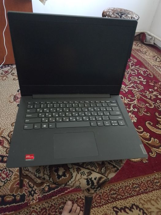Lenovo v14 ноутбук