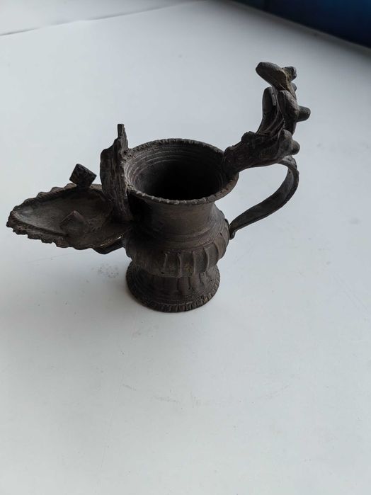 Антична маслена лампа