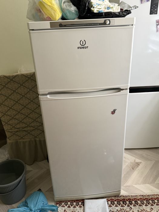 Холодильник indesit в хорошем состоянии