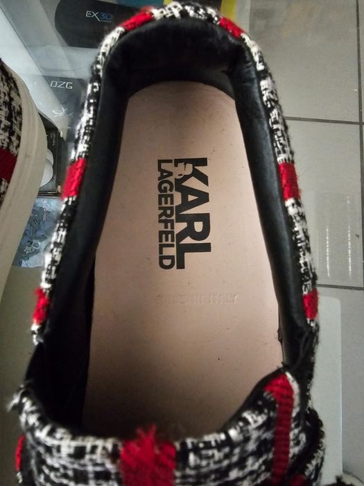 Tenesi Karl Lagerfeld