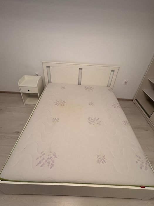 Pat cu saltea si noptiera