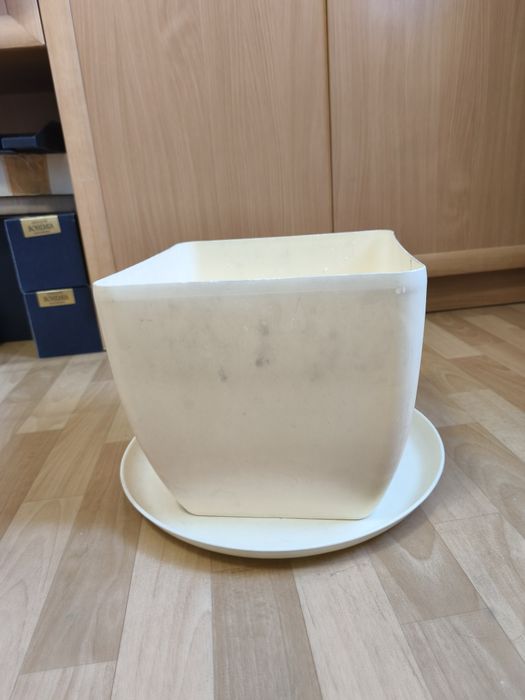 Продается горшок для цветов