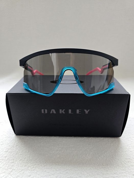 Слънчеви очила Oakley Bxtr