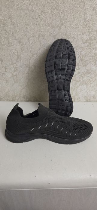 Продам слипоны- кроссовки сетчатые