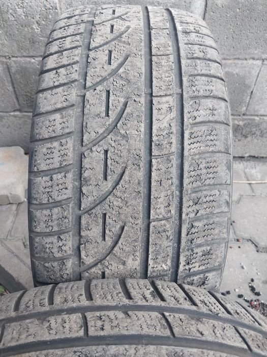 2 шины 245 40 R19. Докатать сезон.