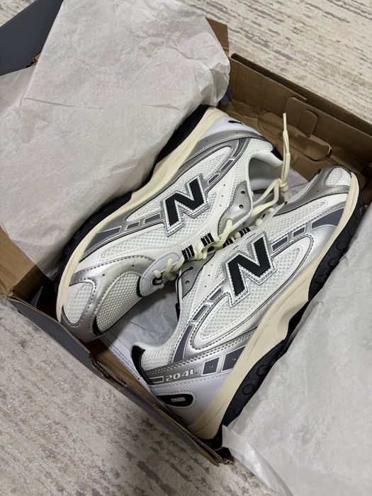 New Balance 204L