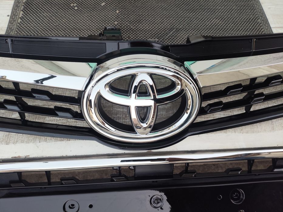 Камри 55 решетка  на бампер