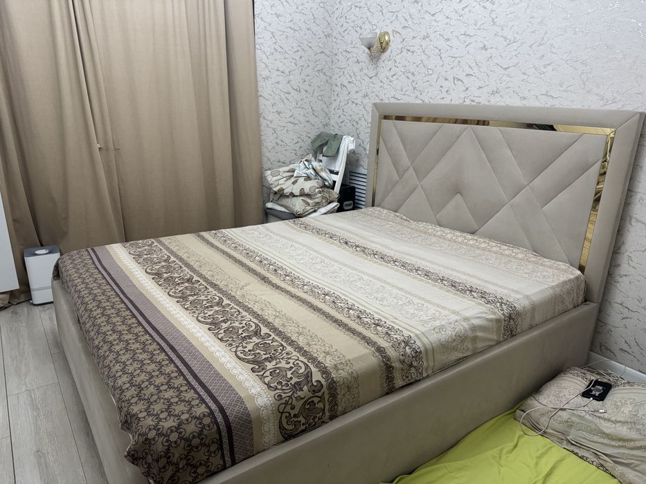 Продам кровать с матрасом