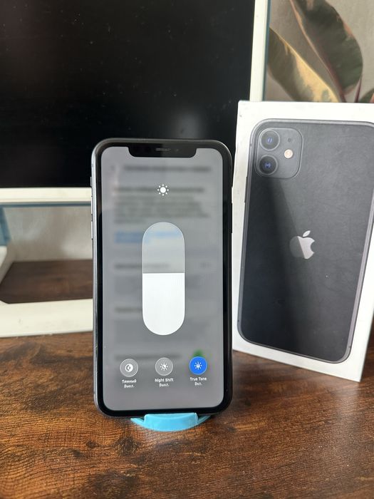Продам Iphone 11 с коробкой айфон