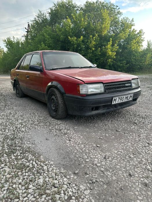 Машина Mazda 323