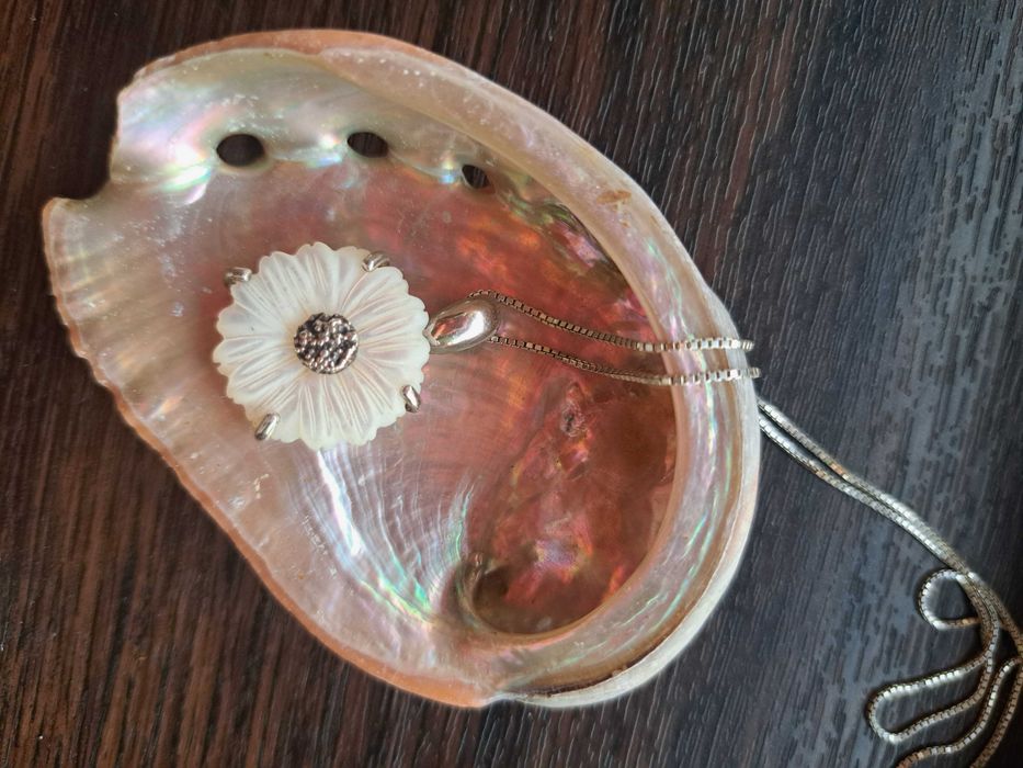 Сребърно колие "Седефени цветя"