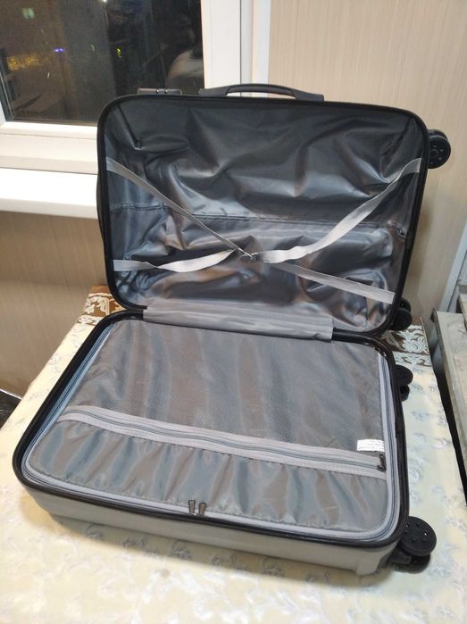 Дорожный чемодан на колесах.