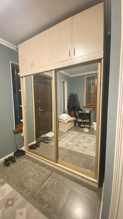 Прихожая с раздвижным остеклением