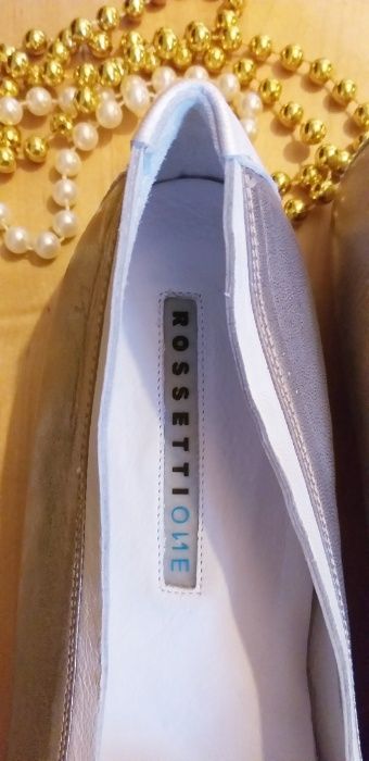 Balerini Fratelli Rossetti argintii nr 39-40, aproape noi.