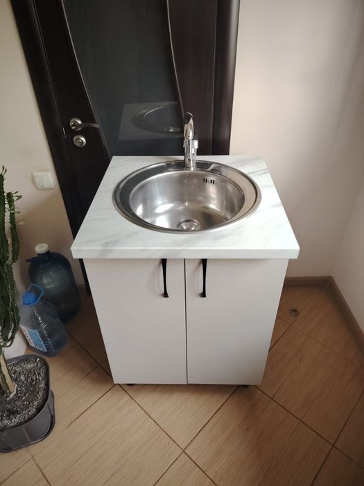Продам кухонную тумбу мойку