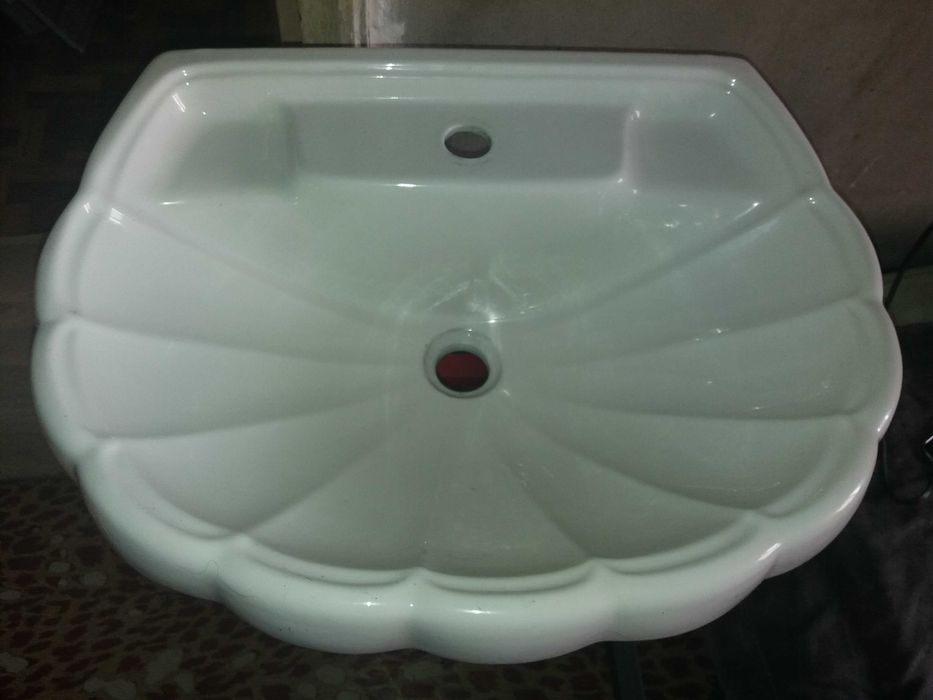 Продам раковину с подставкой