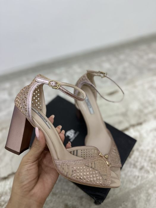 Босоножка туфли каблук