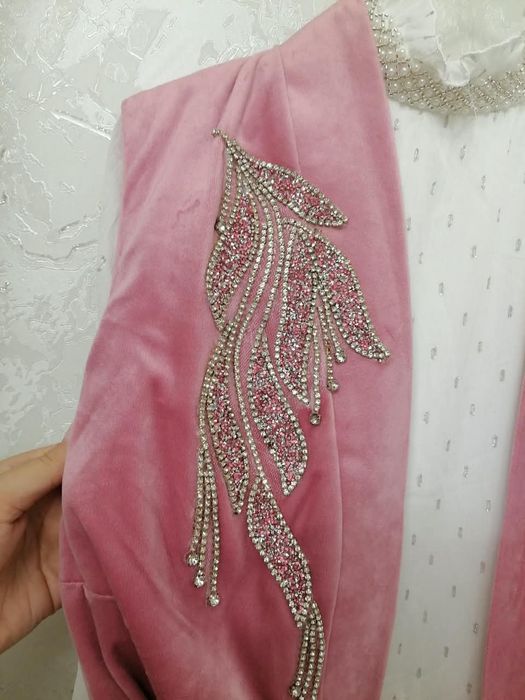 Продам платья для мероприятия и кажекей