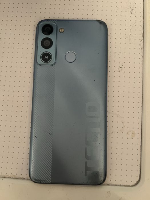 Techno Spark телефон