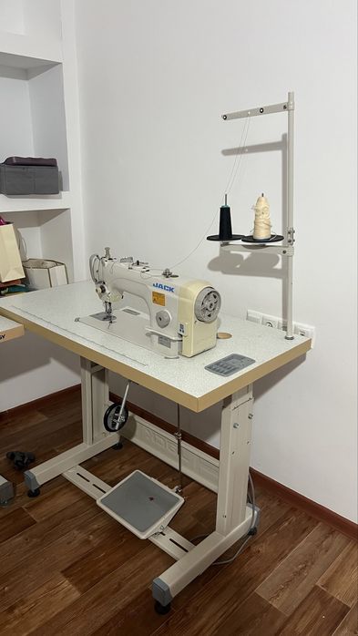 Швейная машинка JACK