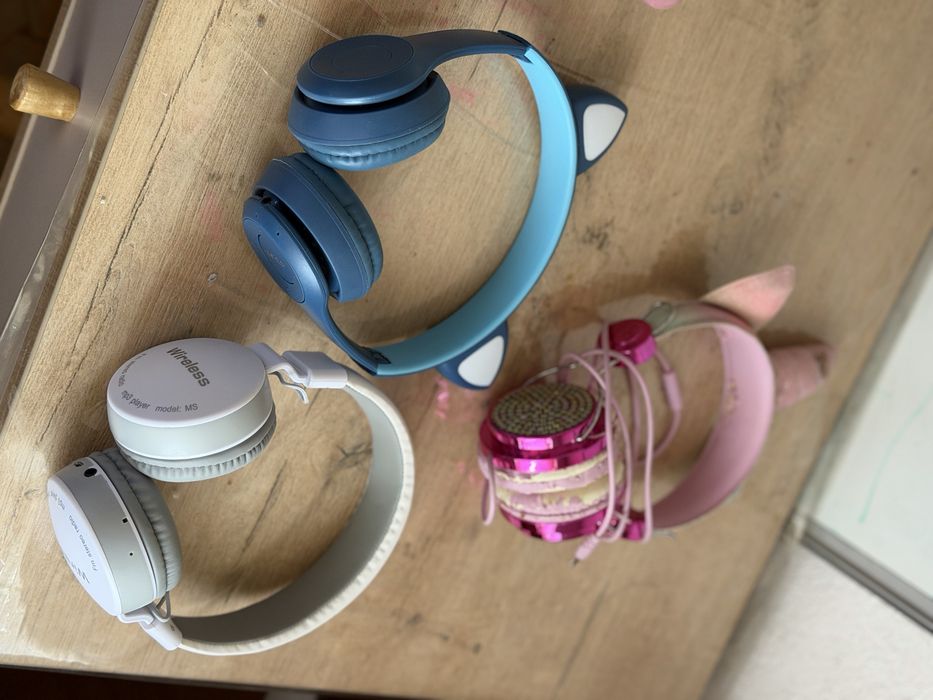 Продам 3 наушников (2 Bluetooth + 1 проводные)