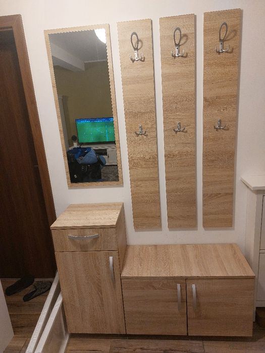 Cuier de hol cu oglinda