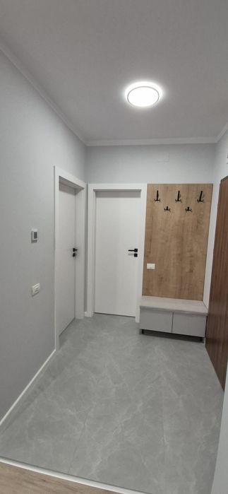 Închiriez apartament 2 camere Grand Hill Oradea cu loc de parcare