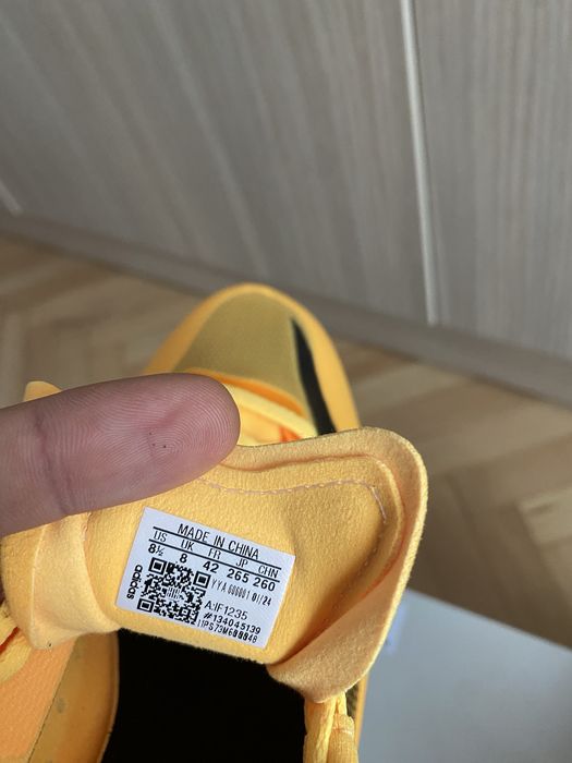 Pantofi Adidas cu cuie 42 NOU
