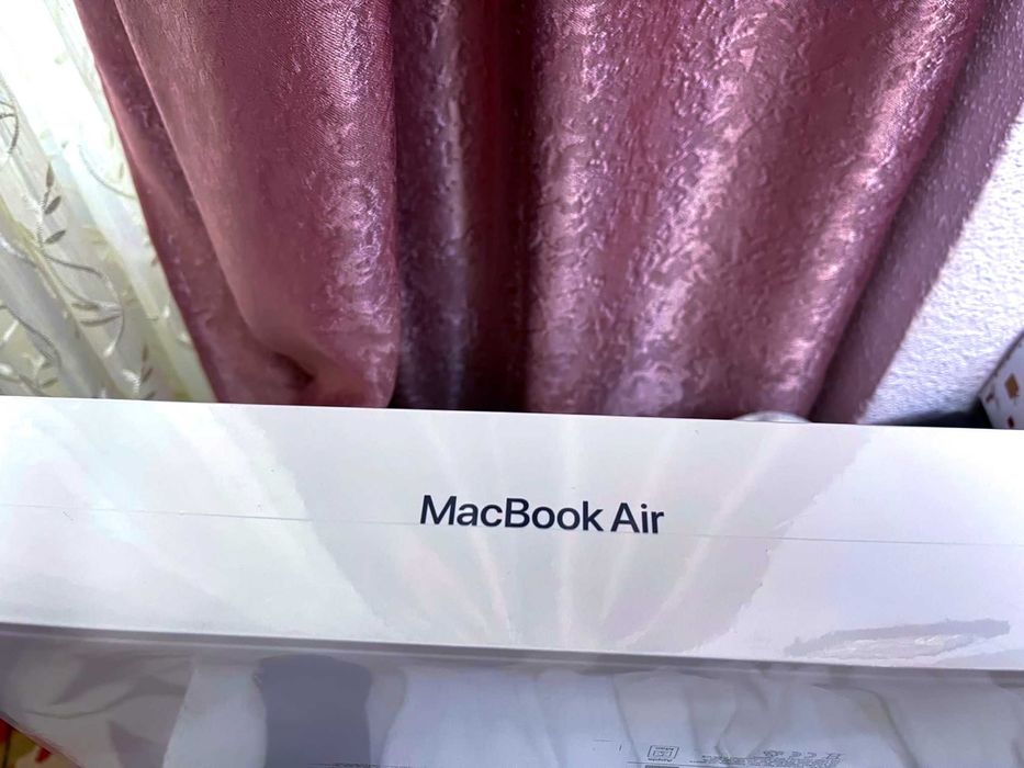 MacBook Air 13.6” 16GB/512GB Apple M2 8-core CPU / 10-core GPU