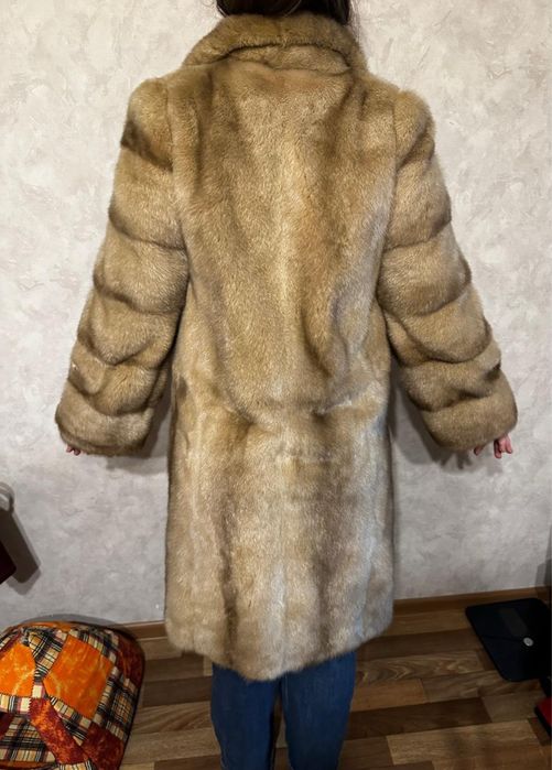 Продается норкова шуба 46 размера