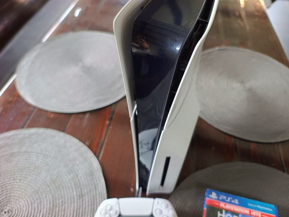 Vând PS5 Slim DiskEdition 1T