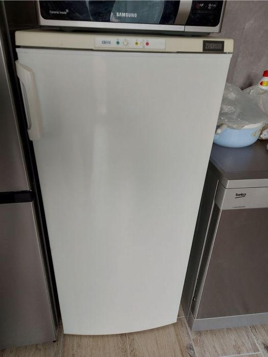 Vând congelator Zanussi în 5 sertare