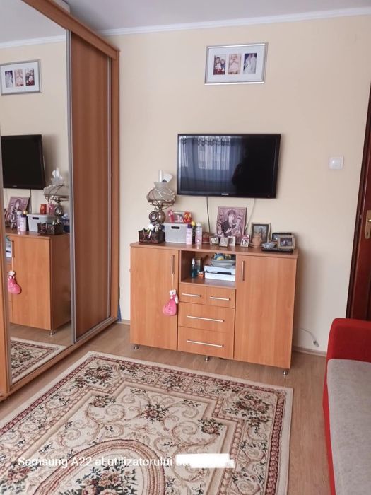 Vând apartament 3 camere +garaj