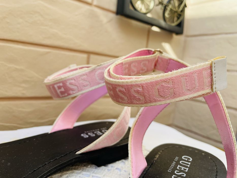 GUESS ориг. сандали от Англия