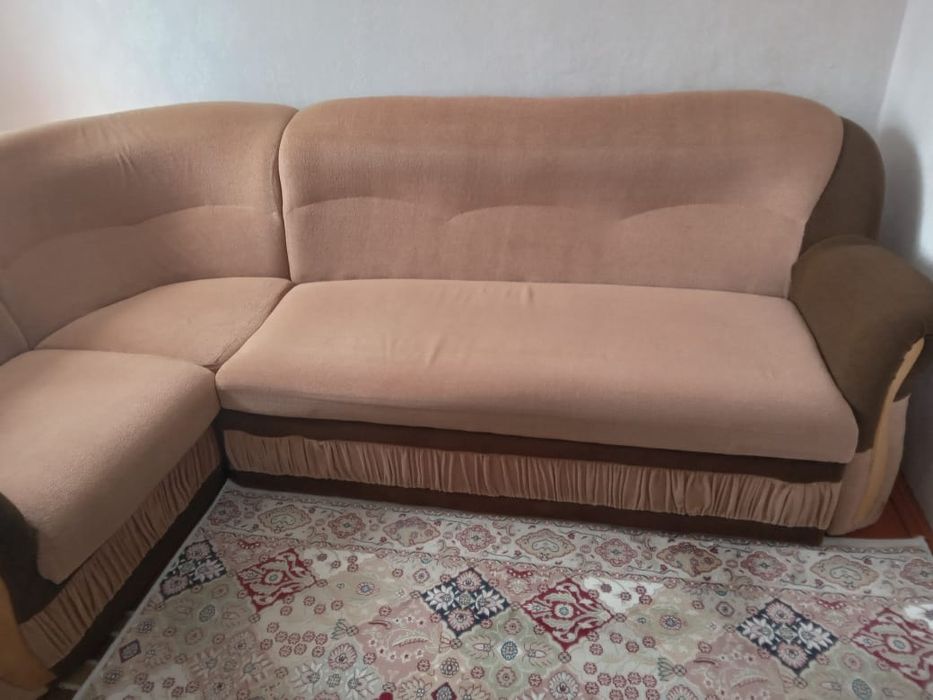 Угловой диван продам