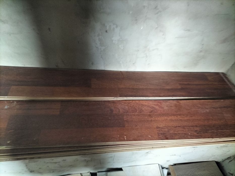 Продам ламинат срочно