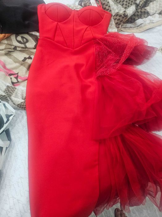 Червена бандажна рокля