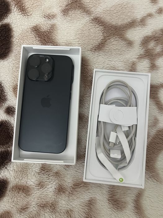 iPhone 16 Pro, Black Titanium