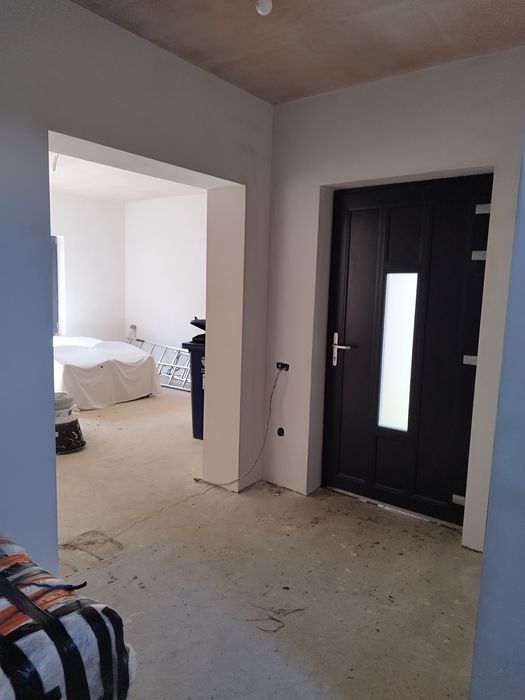 Se vinde casa la rosu