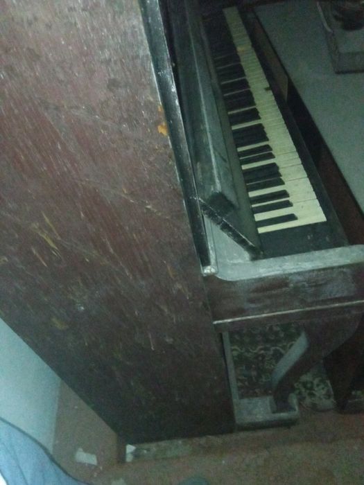 Pianina sotiladi .  Пианино сотилади