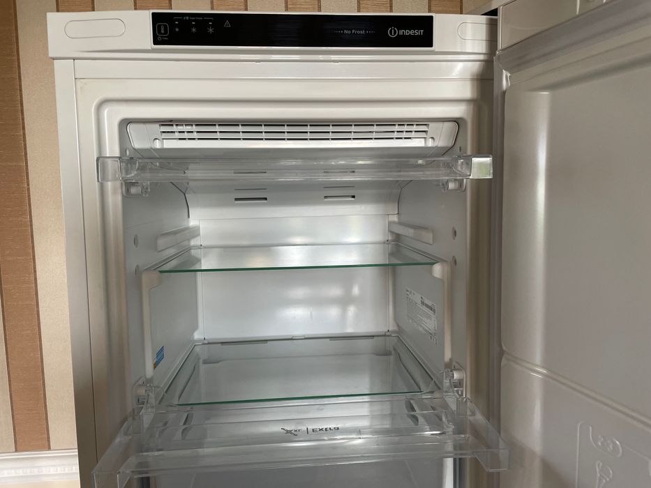 Морозильник Indesit DFZ 5175