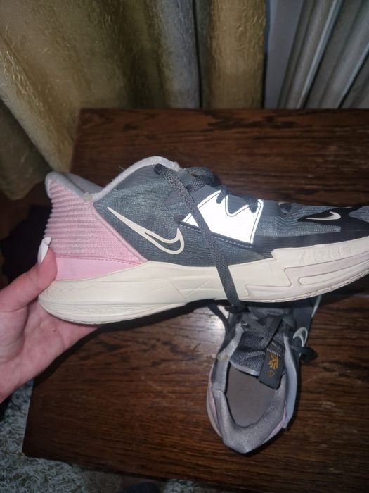 Vand Sabrina 1 si Kyrie 5 low