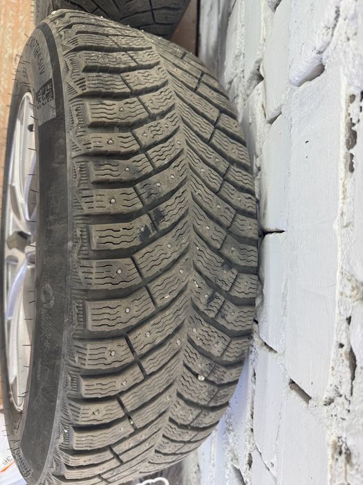 Зимние шины  michelin 25/23 на дисках