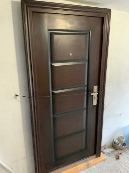 Входна метална врата