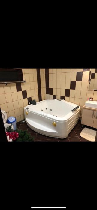 Vand Vila P+1/Valu lui Traian/250mp utili+700mp curte-199.000€