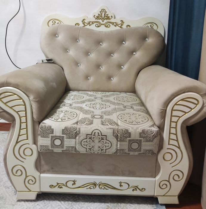 Продам 2 кресло новые королевские