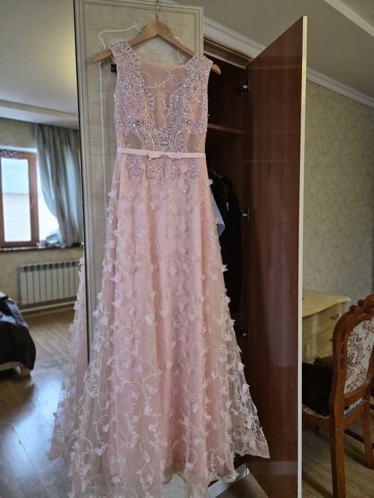 Продам вечернее платье в хорошем состоянии