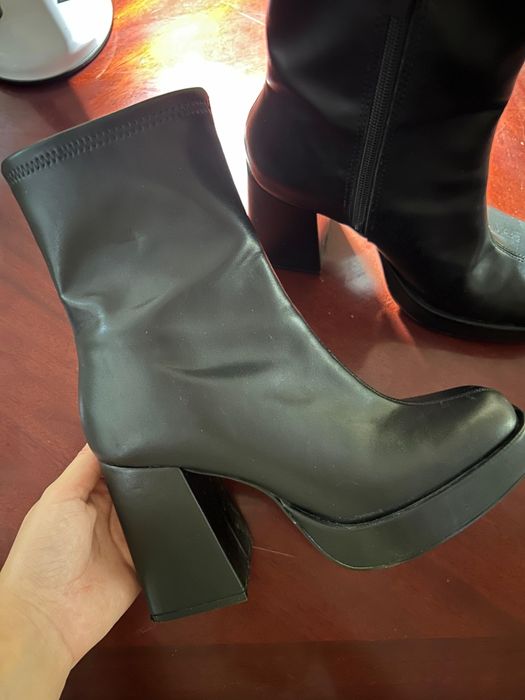 Черные ботильоны на высокой платформе