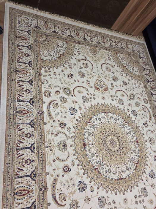 Продаётся ковёр 2 × 2,5.