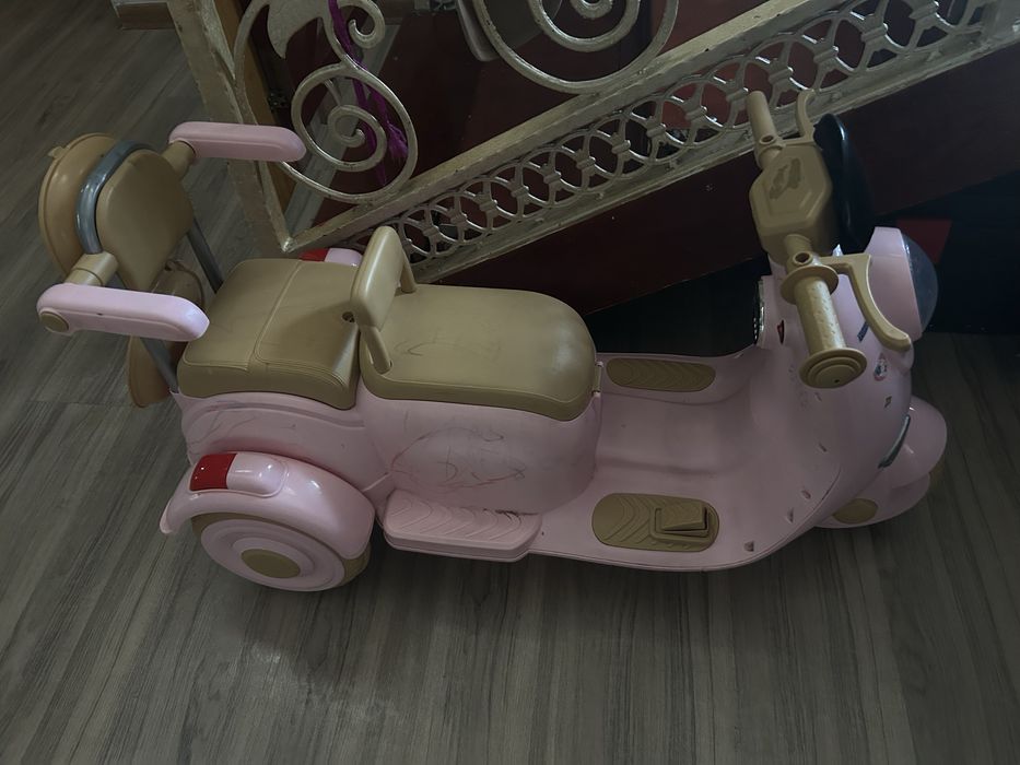 Продам б/у детские машины